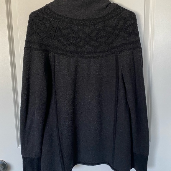 Turtle neck sweater - Picture 2 of 2